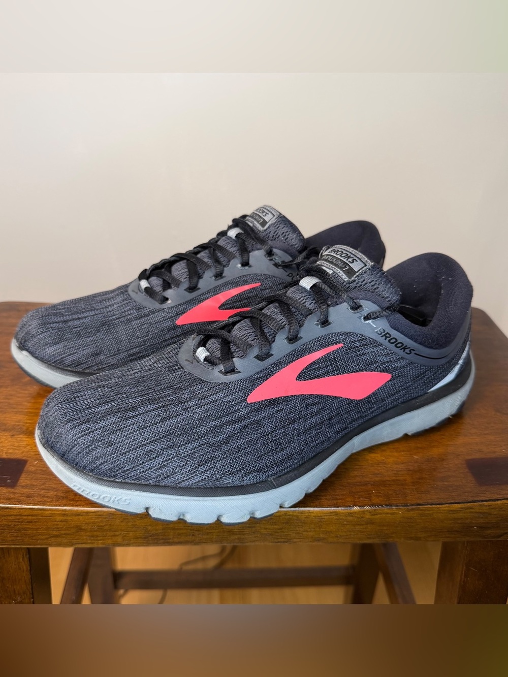 Brooks PureFlow 7 Women’s Size 10.5 B Running Shoes Black Ebony Teaberry